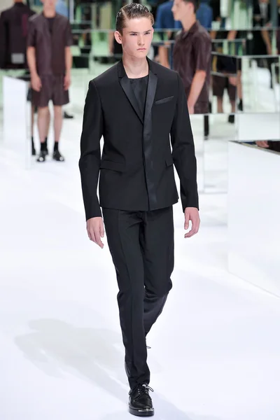 Look 48